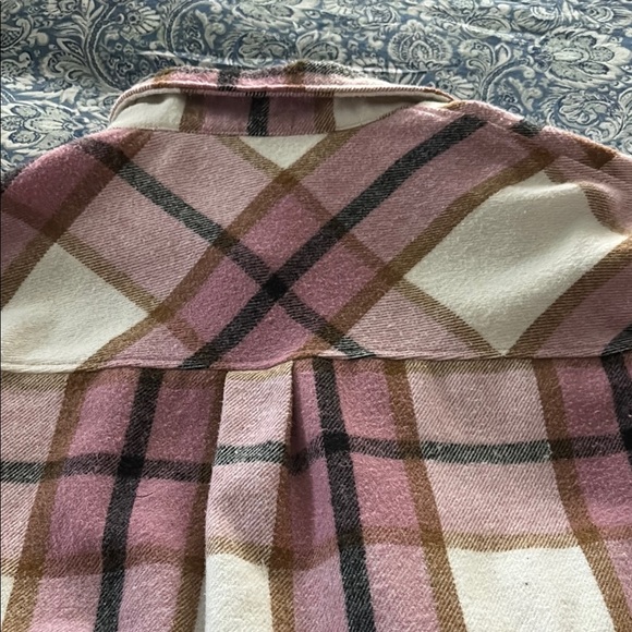 Amazon Pink and White Utility Jacket for Versatile Style - Picture 3 of 4